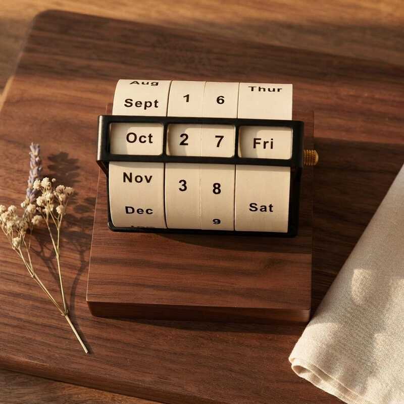 Rotary Perpetual Desk Calendar – Wooden Reusable Calendar Decor for Office & Home