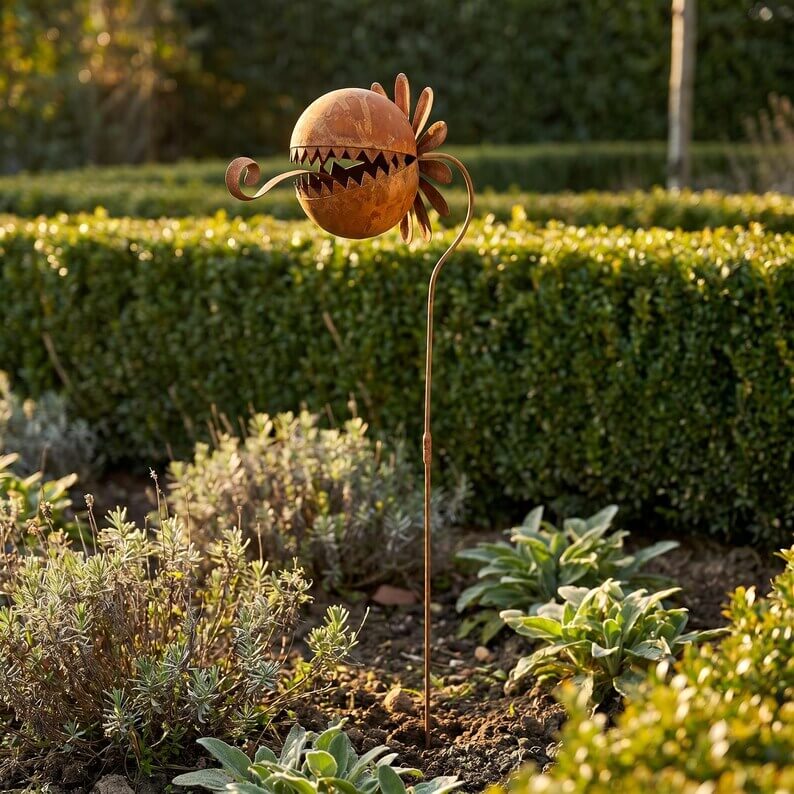 Rusty Metal Venus Flytrap Garden Stake – Whimsical Carnivorous Plant Yard Art