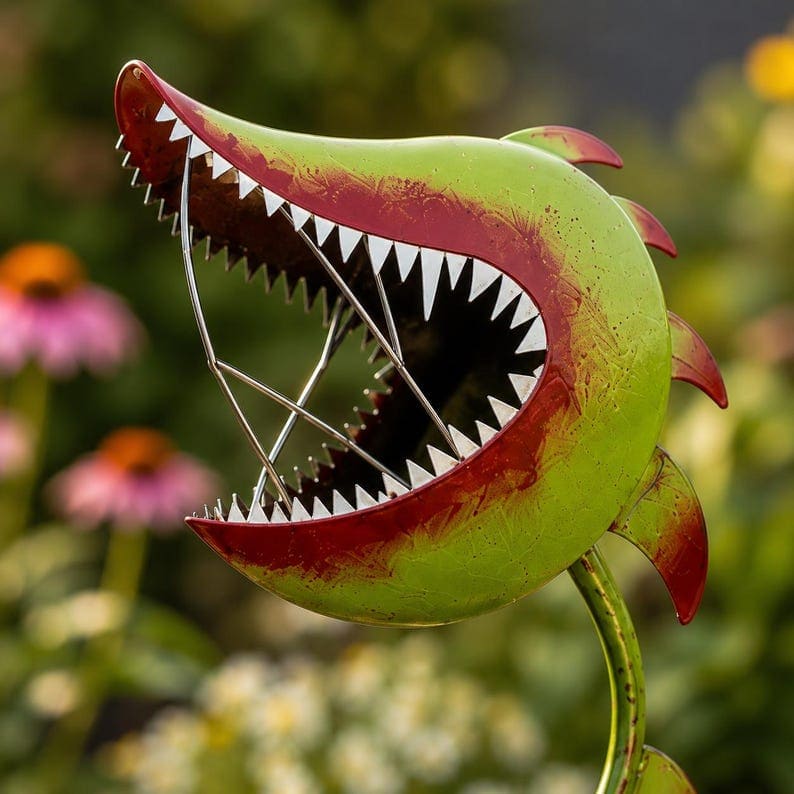 Painted Metal Carnivorous Plant Garden Stake – Whimsical Outdoor Yard Decor